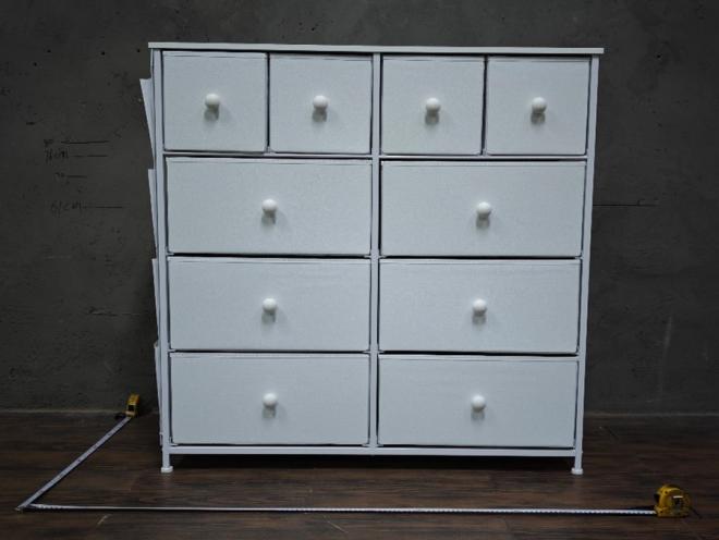 Commode blanche (vue de face)