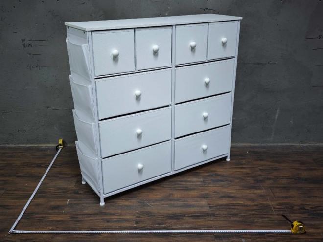 Commode blanche (vue latérale)